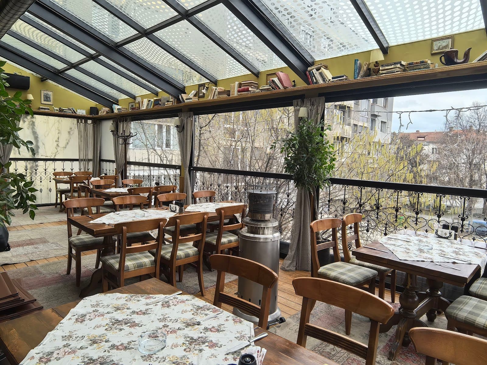 Restaurant "Staria Chinar" 2