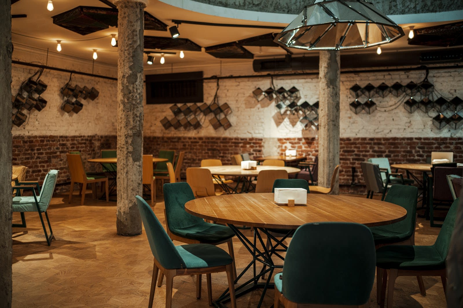 Cosmos Restaurant / Космос 5