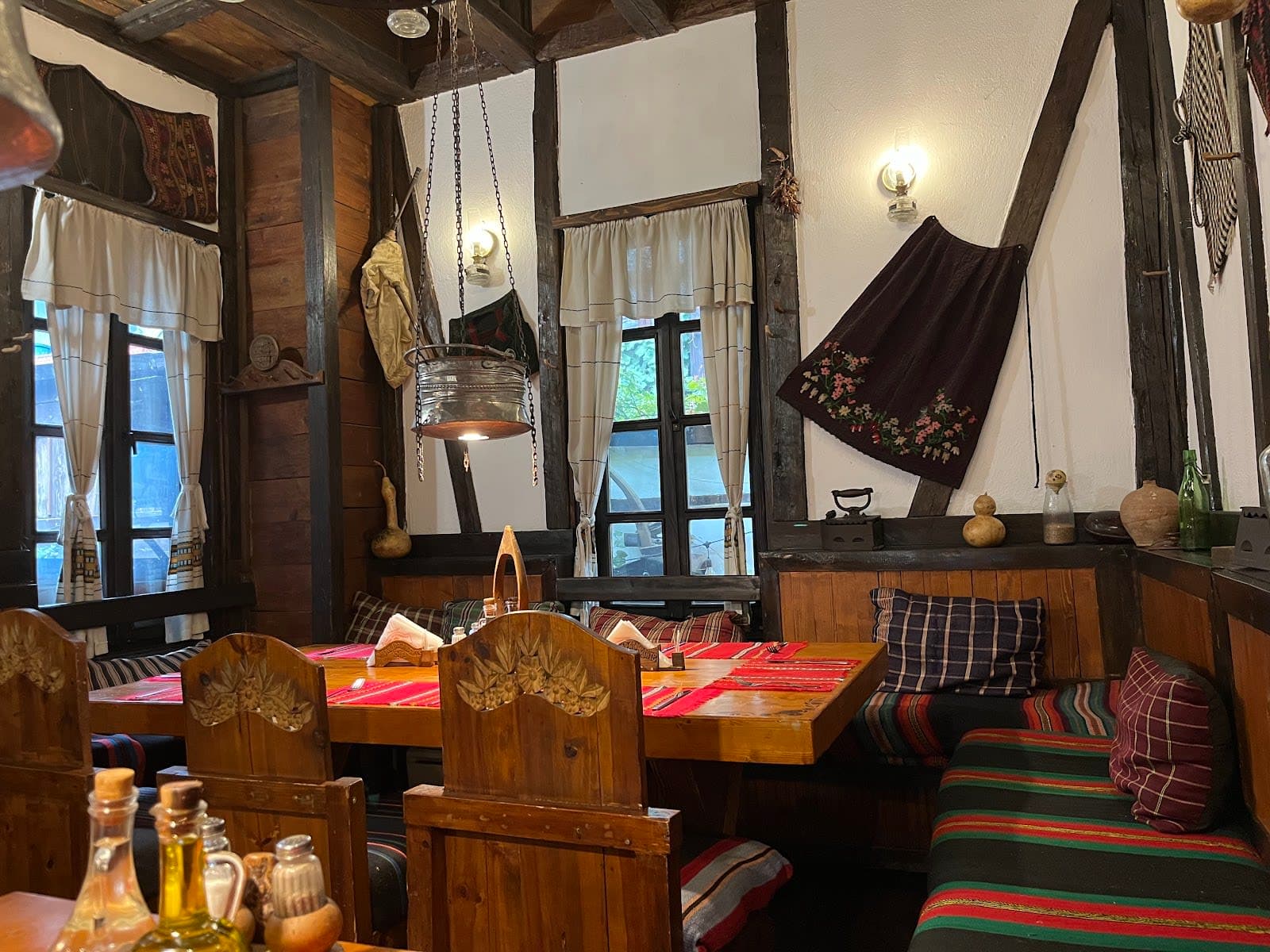 Hadjidraganov's Houses Restaurant 4