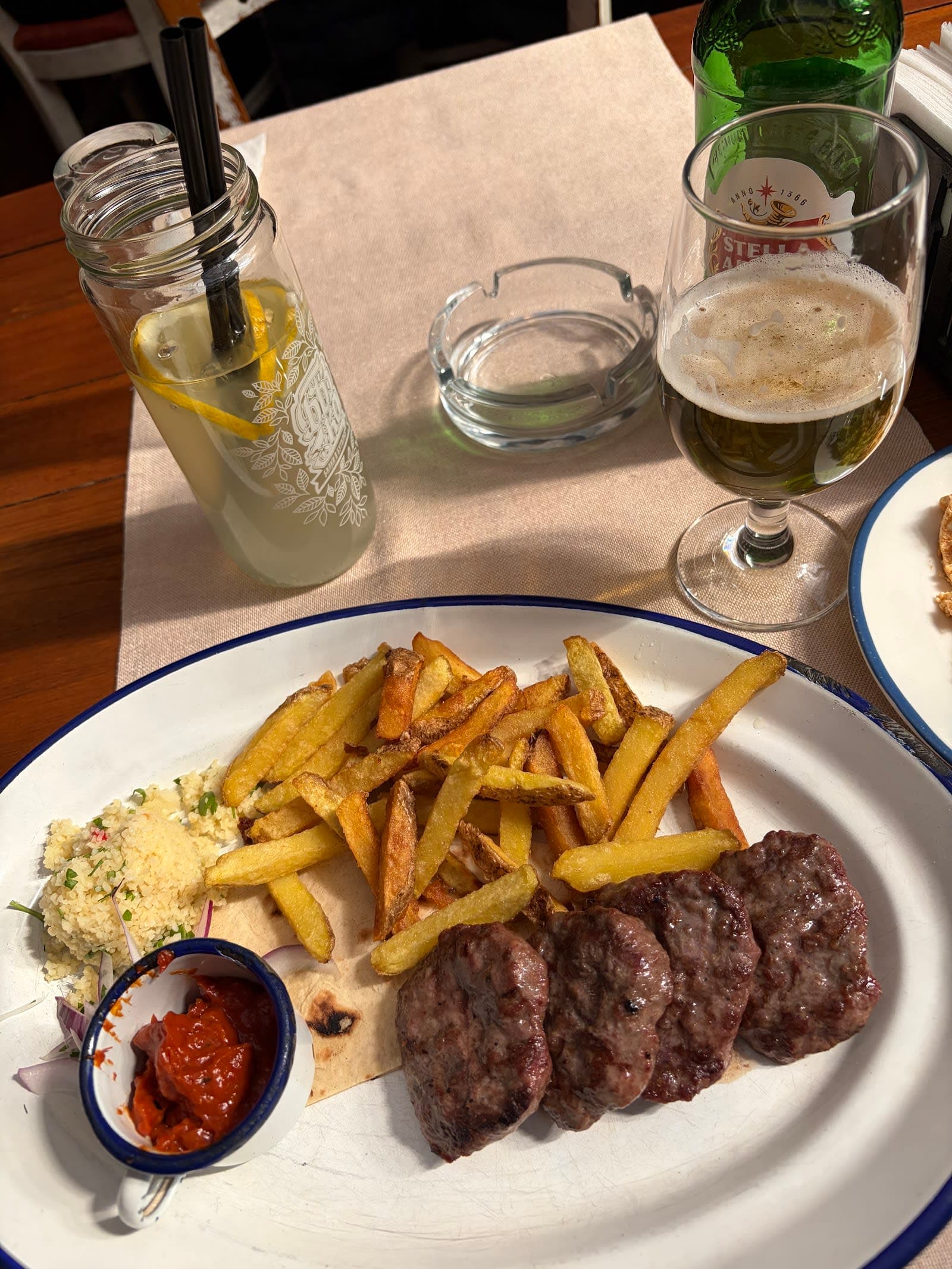 Dobro Restaurant 4