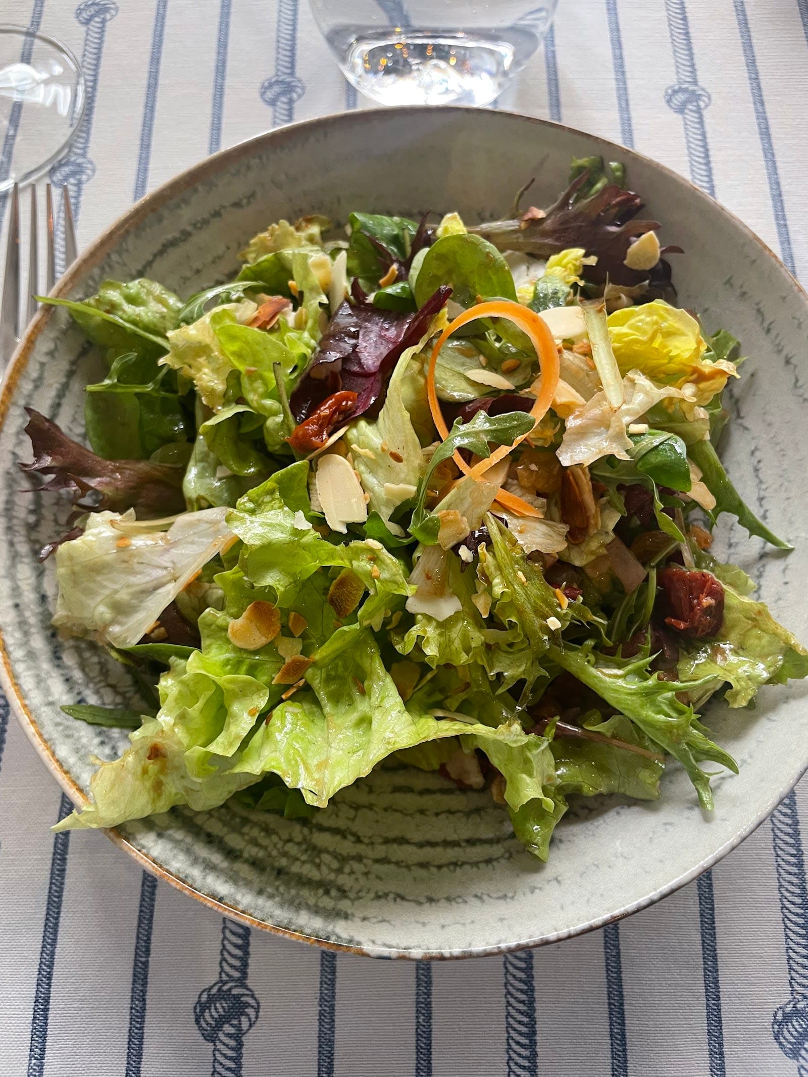 L'etranger restaurant 2