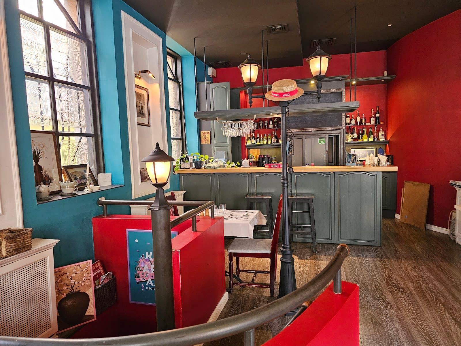 L'etranger restaurant 4