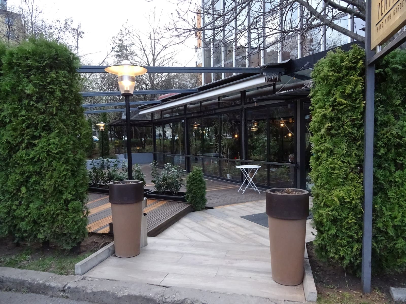 Ventana food.wine.garden 5